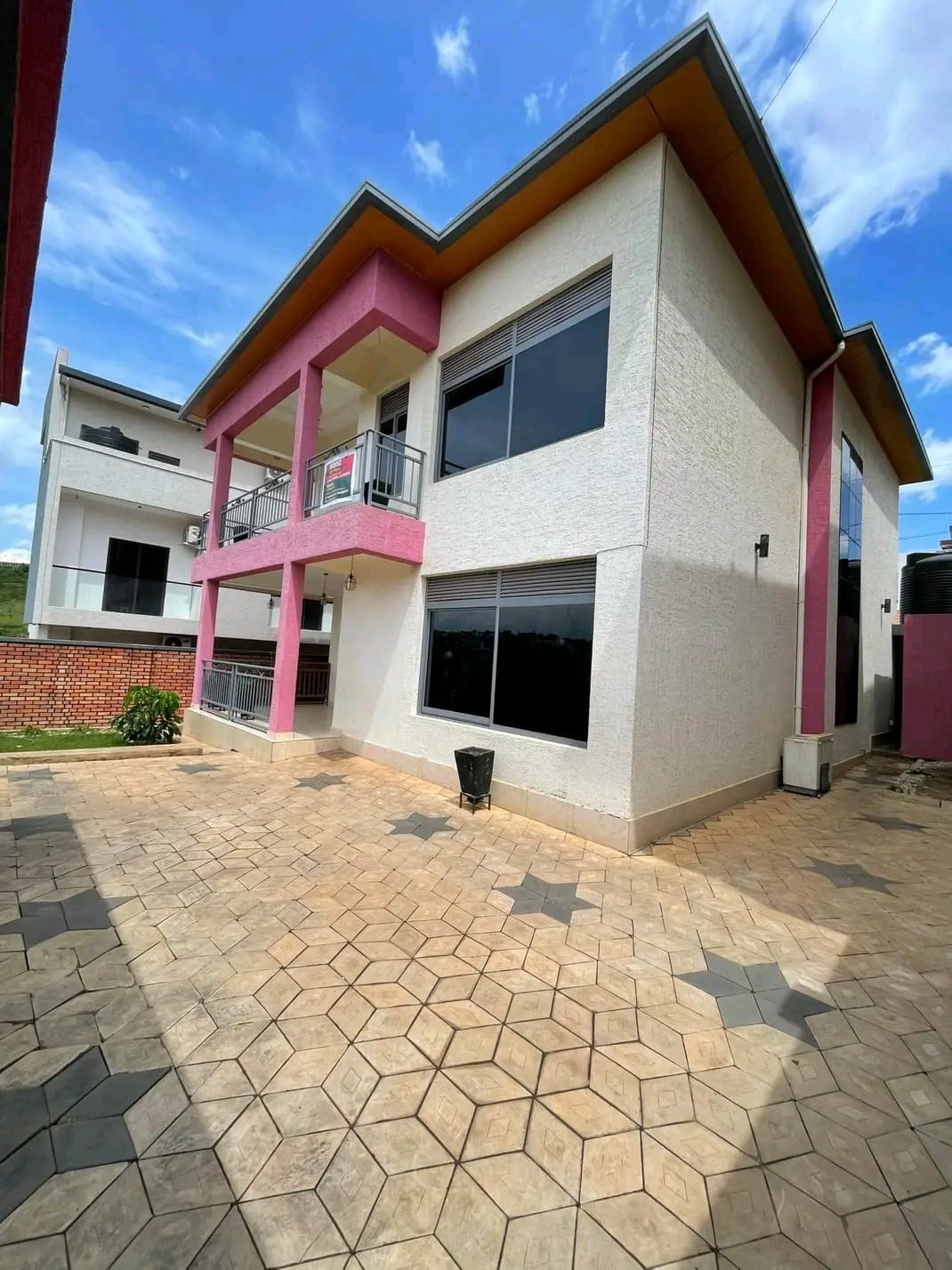 House for sells,location is Kibagabaga-Kimironko-Kigali-Rwanda in African - Image 2