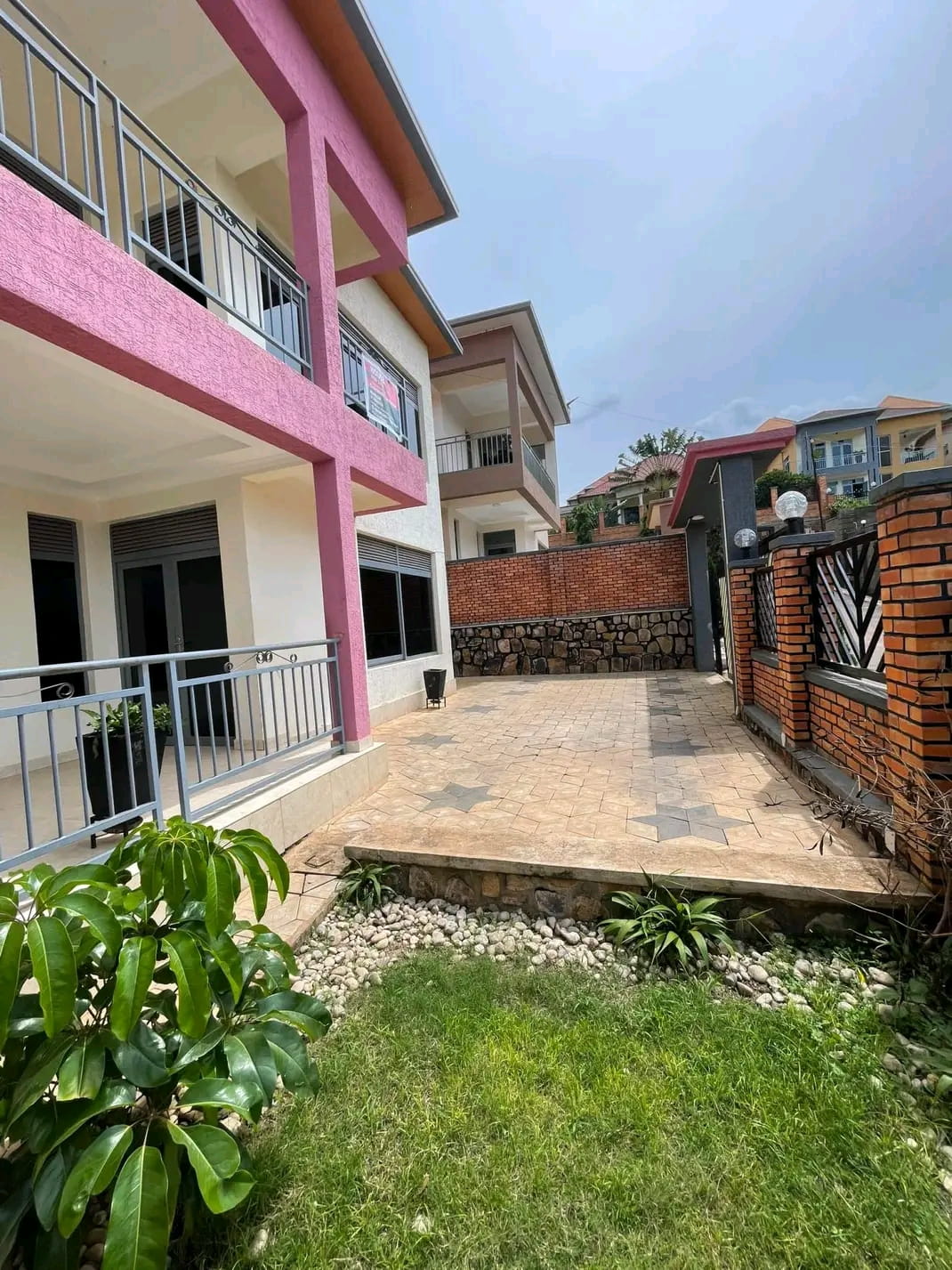 House for sells,location is Kibagabaga-Kimironko-Kigali-Rwanda in African - Image 1